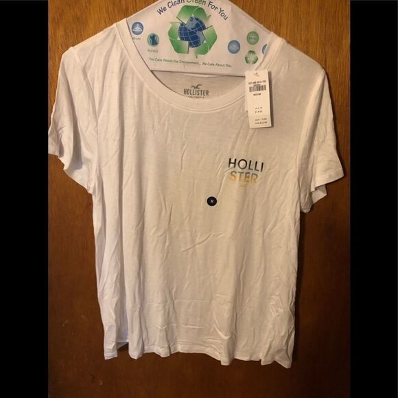 𝅺HOLISTER top - Picture 1 of 3